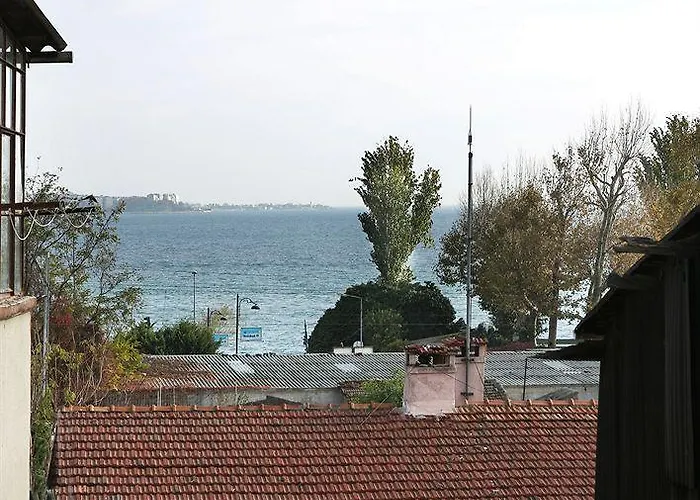 Ekim Hotel